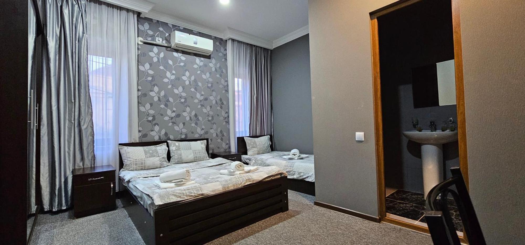 7 Rooms Tbilisi Buitenkant foto